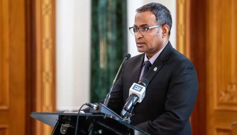 ފަނޑިޔާރުންގެ ކޮންމެ ބާރަކާއި ކޮންމެ ނިންމުމަކާ މެދު ސުވާލު ކުރެވޭނެ: އުއްތަމަ ފަނޑިޔާރު