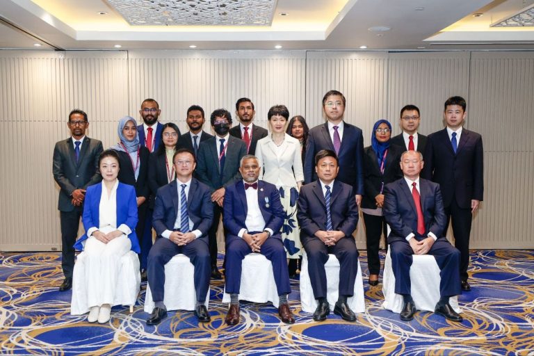 މަނީ ލޯންޑަރިން ތަހުގީގުތަކަށް ދިވެހި ޕްރޮސެކިއުޓަރުން ތަމްރީނުކުރަން ޗައިނާއާއެކު މަޝްވަރާކޮށްފި