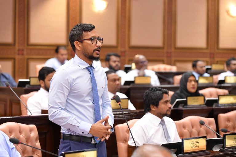 ކައުންސިލަރުންގެ އަދަދު މަދުކުރަން ހުށަހަޅައިފި