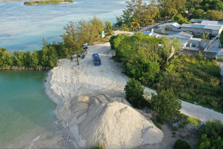 އައްޑޫ ފިށިމަތި ހިއްކާ ނުލައި ފަރުނުޖެހިގެން އުޅޭކަށް ނުޖެހޭ: ނަޝީދު