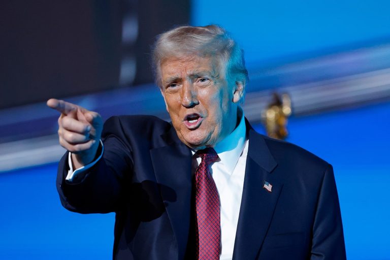 ޓްރަމްޕް ރާއްޖޭގައި ރިސޯޓެއް ހަދަން ނިންމައިފި