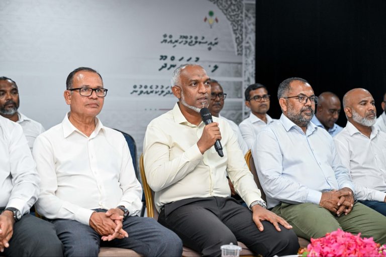 ރައީސްގެ އަވަށު ބައްދަލުވުންތަކުގެ ކުރިން ސުވާލު ހުށަހަޅަން ޖެހޭ ވާހަކައަކީ ދޮގެއް: ހީނާ