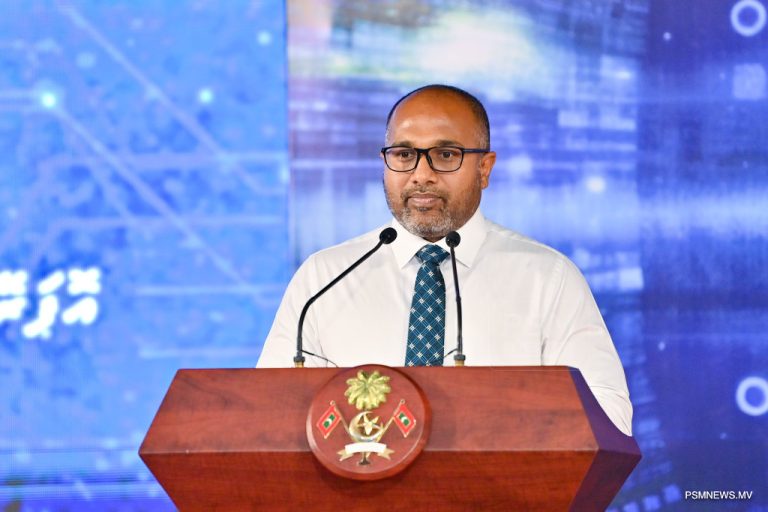 ބިދޭސީންގެ އައަޑީ ދެނެތަގުމާއި ޕާސްޕޯޓް ޚިދުމަތްތަކަށް އިންގިލާބީ ބަދަލެއް: ވަޒީރު އިޙްސާން