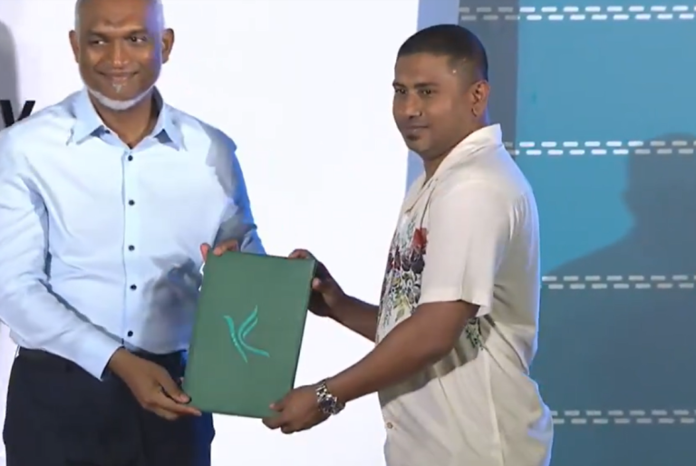 މަހުލޫފް ޕީއެންސީއަށް ސޮއިކުރައްވައިފި