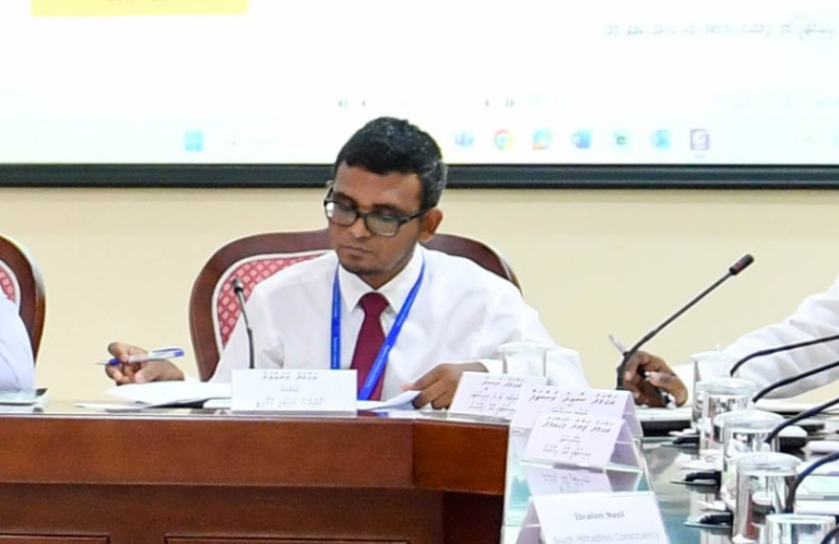 މިހާރު ދިވެހި ވިޔަފާރިވެރިން ހުރިހާ ފައިސާއެއް ބަހައްޓަނީ ރާއްޖޭގައި