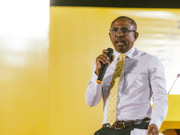 އަޅުގަނޑު އެމްޑީޕީން ދިޔައީކީ ނޫން، ބޭރުކޮށްލީ: އާޒިމް