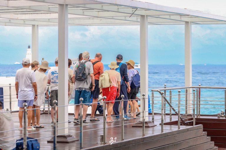 ޑޮލަރުގެ އާމްދަނީ 1.3 ބިލިއަން ޑޮލަރަށް ؛ ބޮޑުތަނުން މައްޗަށް