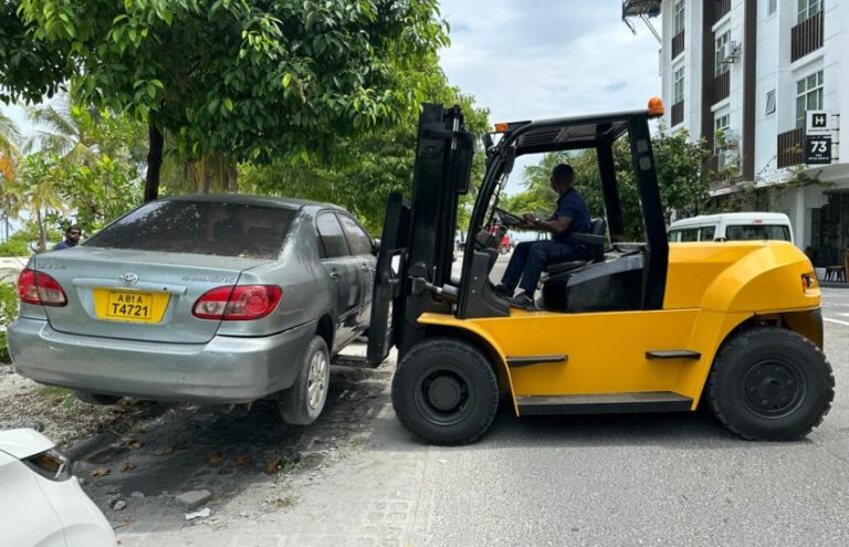 ހުޅުމާލޭގައި ހުރި ބޭނުން ނުކުރާ އުޅަނދުތައް ނެގުމުގެ ޕްރޮގްރާމެއް ފަށައިފި