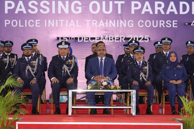 މީހުން ފައިސާ ދޭނެ. ޕްރޮމިސް ކުރާނެ. ނަމަވެސް ތިޔަ އަޒުމު ގުޑުވާ ނުލާތި: އިޙްސާން