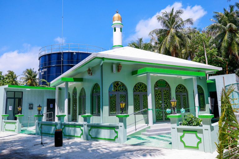 އޮމަދޫގައި އަލަށް އިމާރާތްކުރި މިސްކިތް ރަސްމީކޮށް ހުޅުވައިފި