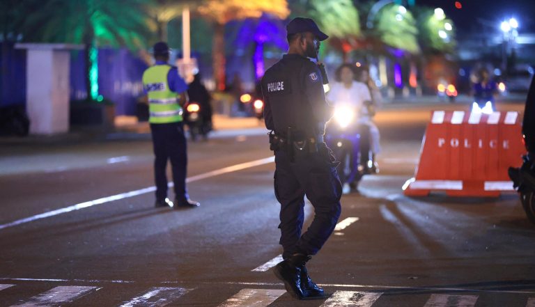 ފުލުހެއްގައި ގައިގައި ޖަހާ މާރާމާރީ ހިންގައިގެން މީހަކު ހައްޔަރުކޮށްފި