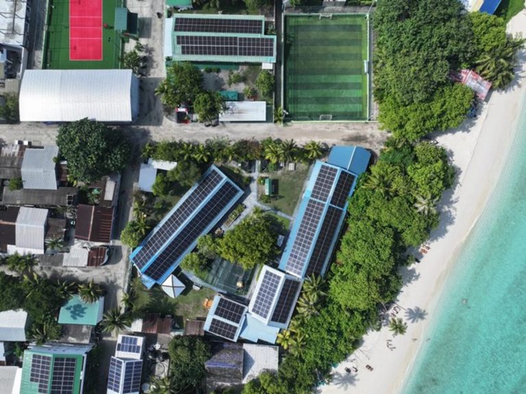 ބ. މާޅޮހުގައި ސޯލާ ހައިބްރިޑް ނިޒާމެއް ގާއިމުކުރަނީ