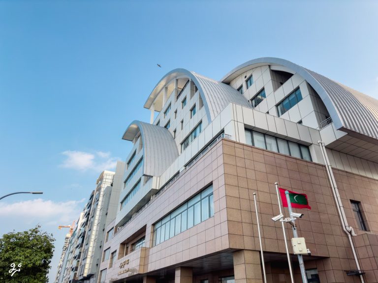 ބަންގްލަދޭޝްގެ ނިންމުން ބަދަލުކޮށް، ދިވެހިންނަށް އޮން-އެރައިވަލް ވިސާ ދޭން ނިންމައިފި