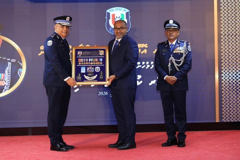 ރިޓަޔާކުރި ޕޮލިސް ކޮމިޝަނަރު ނަވީންގެ އަގު ވަޒަންކޮށްފި