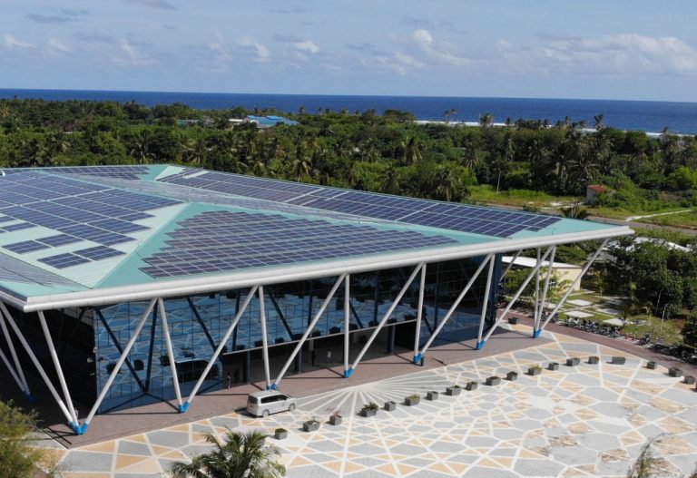 އައްޑޫގައި އެކްސިޑެންޓްވި މީހުން ބަލައިދިޔަ އެމްބިއުލާންސް ވެސް އެކްސިޑެންޓްވެއްޖެ