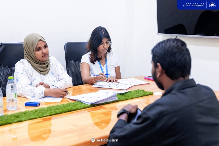 ސަރުކާރުގެ ޓްކްސީލައިނަށް ޑްރައިވަރުން ހޯދަން އަނެއްކާވެސް ވޯކްއިން-އިންޓަވިއުއެއް