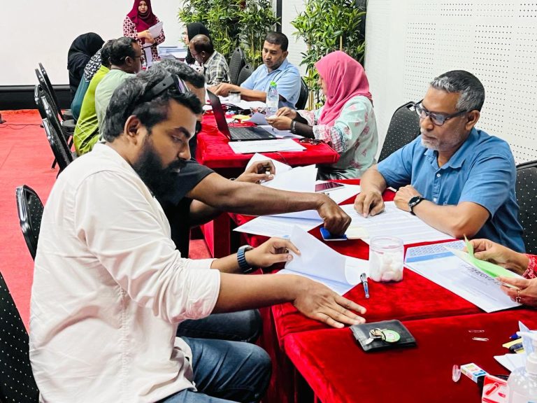 ހުޅުމާލެއިން ގޯތި ލިބުނުކަމަށް ބުނެ، އޮޅުވާލައިގެން އުޅުނު 12 މީހަކަށް ދަޢުވާކުރަނީ