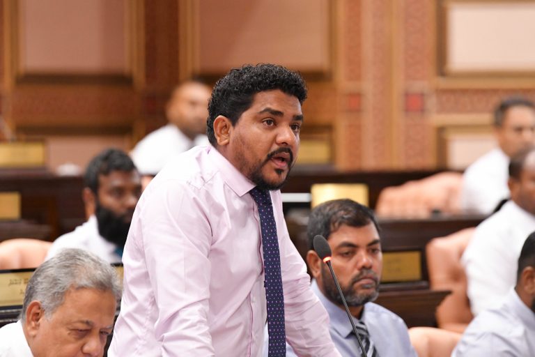 އެމްޑީޕީގެ މުޒާހަރާއާ ގުޅިގެން 8 މީހަކަށް ދައުވާ ކޮށްފި