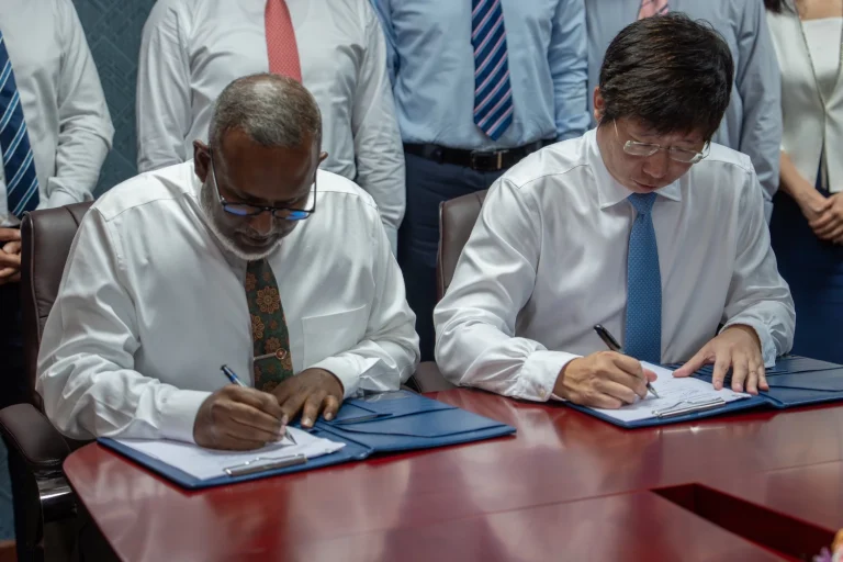 މަސްވެރިކަމުގެ އިންފްރާސްޓްރަކްޗާ ތަރައްގީކުރަން މިފްކޯއިން ޗައިނާގެ ސީއެމްއީސީއާއެކު ތިން އެއްބަސްވުމެއްގައި ސޮއިކޮށްފި