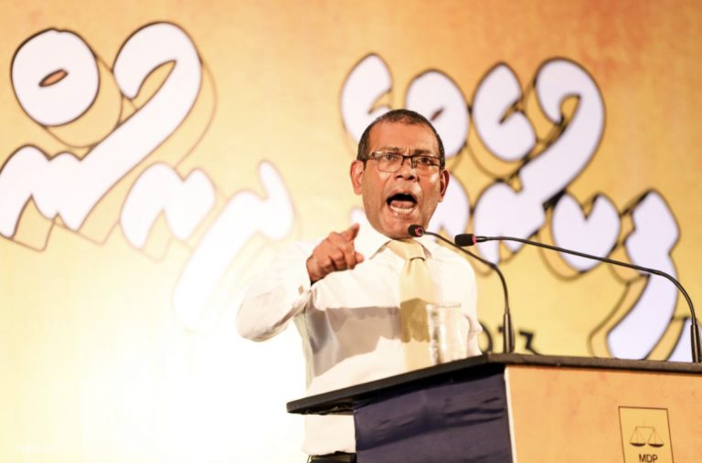 ވަޒީރުންތަކެއް މަޤާމުން ދުރަށް ވަޑައިގަތުމާއެކު، އިންތިގާލީ ސަރުކާރަކަށް ރައީސް ނަޝީދު ގޮވާލައްވައިފި