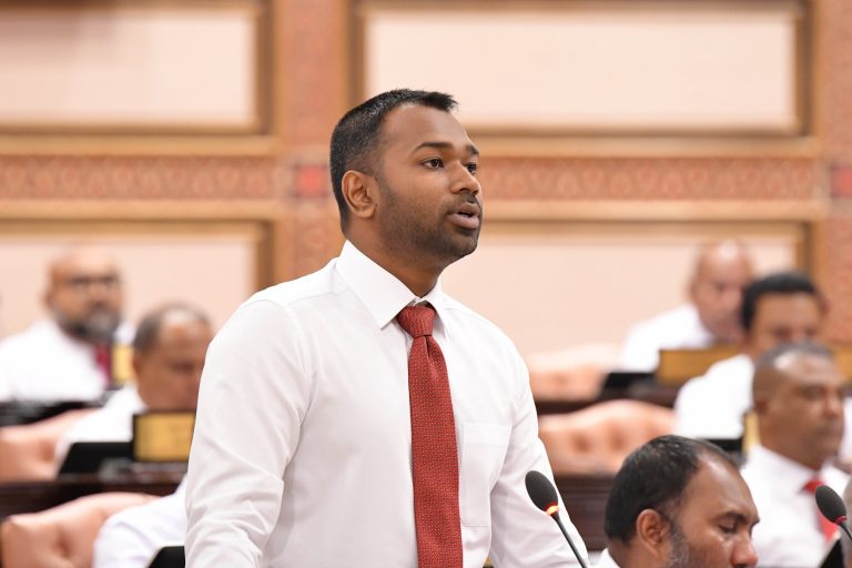 އެމްޑީޕީގެ ކުރިމަގު އުޖާލާކުރުމަށް އާ ޒުވާން ޖީލަކަށް ފުރުސަތު ދިނުމަށް މީކާއީލް ގޮވާލައްވައިފި