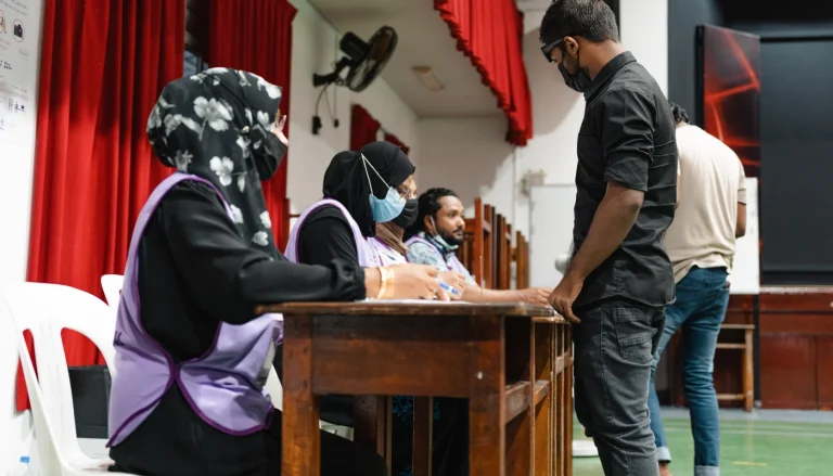 ވޯޓުލާން ފެށިތާ ދެ ގަޑިއިރު: 14 އިންސައްތަ މީހުން ވޯޓުލައިފި