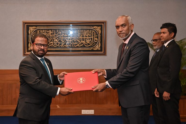 ޔޫއޭއީގެ ސަފީރުކަމުގެ މަގާމުން މުންދު ވަކިކޮށްފި