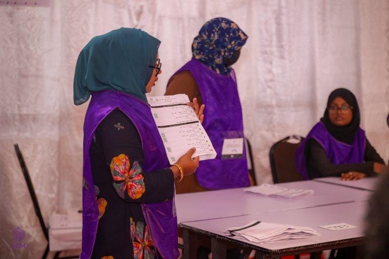 އަމިއްލަ ކެންޑިޑޭޓުންގެ “ތާރީޚީ އިންގިލާބު”: ޕާޓީ ސިސްޓަމަށް ގޮންޖެހުމެއް!