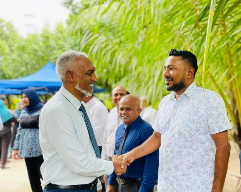 މި ތިބީ ރައީސް މުއިއްޒުއާއެކު ގަދަކޮށް: މުބީން