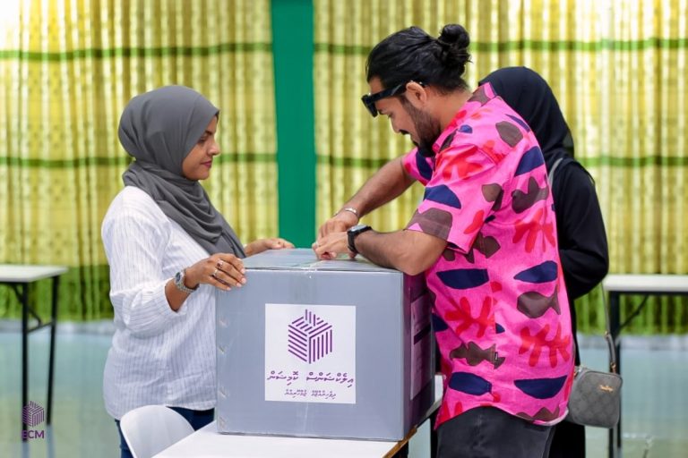 އެއްވަރުވި ފަސް ދާއިރާއެއްގެ ދެވަނަ ބުރުގެ ރީ-ރަޖިސްޓްރޭޝަނަށް މާދަމާ ހުޅުވާލަނީ