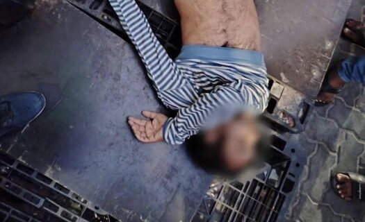 އަނގައިން ލޭފައިބާފައި، ގެ އެއްގެ ދޮރުމައްޗަށް ވެއްޓި އޮތް މީހަކަށް ފަރުވާދޭން ފަށައިފި