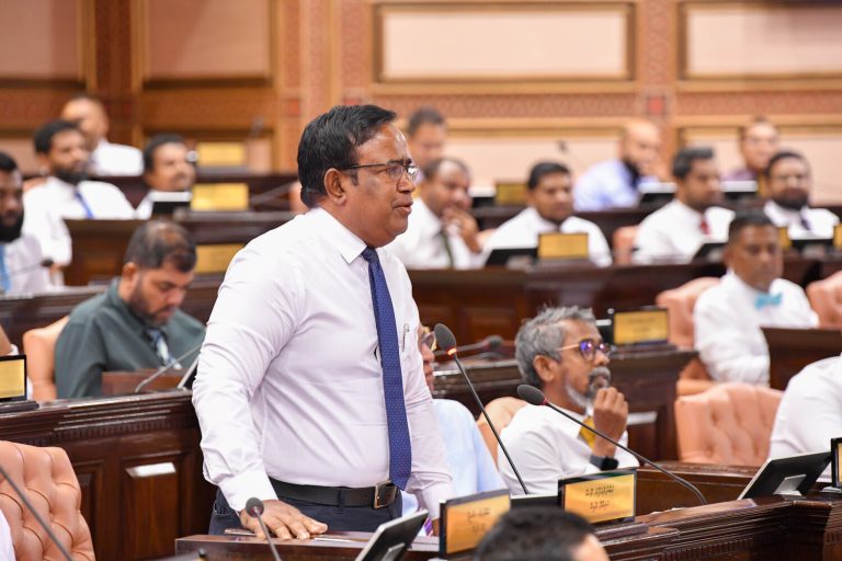 ގަޕޯގެ އިތުބާރު ނެތްކަމުގެ މައްސަލައިގައި ގޮތެއް ނިންމަން އަންނަ ހުކުރުގައި ޖަލްސާއެއް ބާއްވަނީ