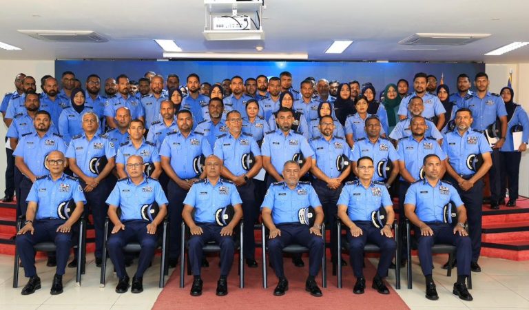 ބޮޑެތި މައްސަލަތައް ތަހުގީގުކޮށްފައިވާ ފުލުސް އޮފިސަރުންގެ އަގު ވަޒަންކޮށްފި