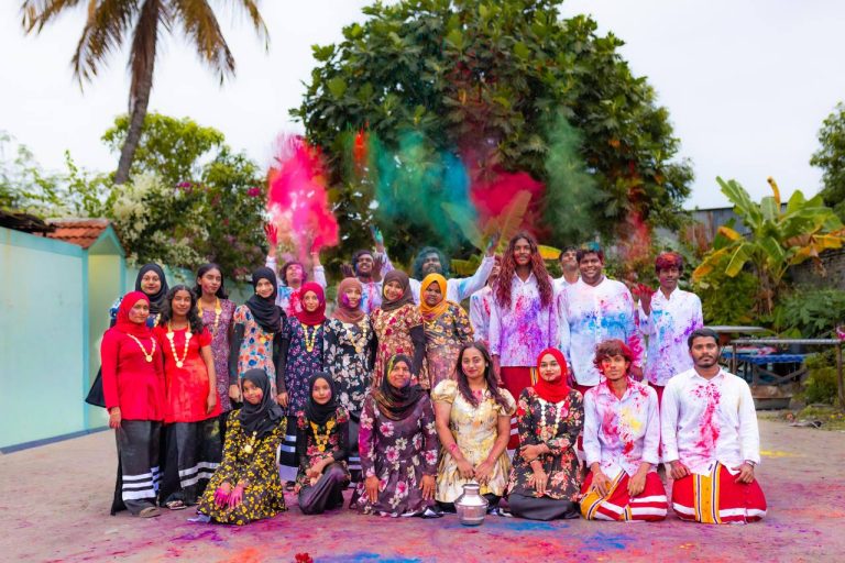 މަޑުއްވަރީ އީދު ލަވަ: މުޅި ރަށް އެކީގައި ނުކުމެ ގެނެސްދިން ހިތްގައިމު ދިރުމެއް!