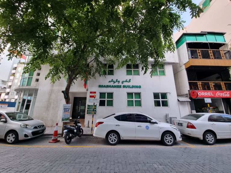 ފަނަރަ ރަށެއްގައި ލެބޯޓްރީ ގާއިމްކޮށްދޭނެ ބަޔަކު ހޯދަނީ