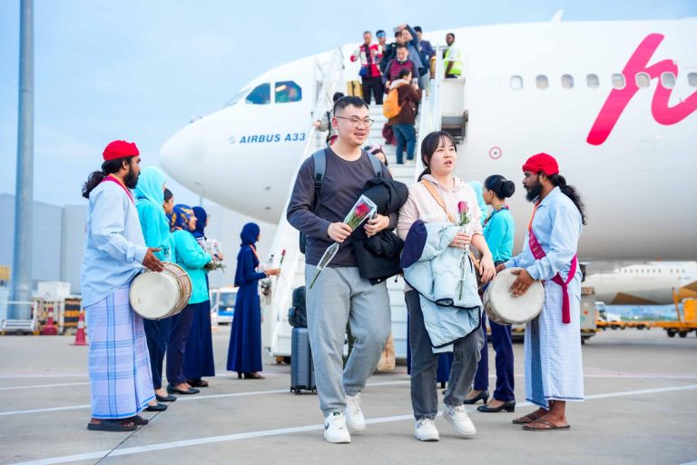 މިމަހުގެ މެދުތެރޭގައި ޓޫރިސްޓުންގެ އަދަދު އެއް މިލިއަނަށް