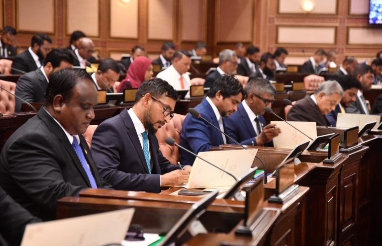 ސިނގިރެޓުން ނަގާ ޑިއުޓީ ހަތަރު ރުފިޔާއަށް ކުޑަކުރަން ބިލެއް ހުށަހަޅައިފި