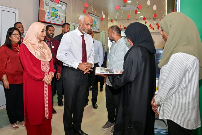 ރައީސްގެ ދެކަނބަލުން ތެލެސީމިއާ ސެންޓަރަށް ވަޑައިގެން ހާލަތު ބައްލަވައިފި