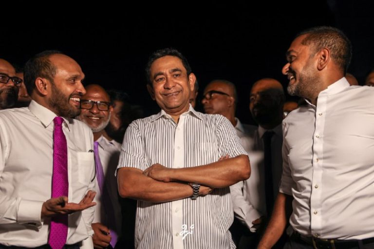 ދައުލަތުގެ އިސްވެރިންގެ ވަށައިގެން ކޮރަޕްޓު މީހުން ތިބޭނަމަ ރައްޔިތުންގެ އިތުބާރު ގެއްލޭނެ: ޔާމީން