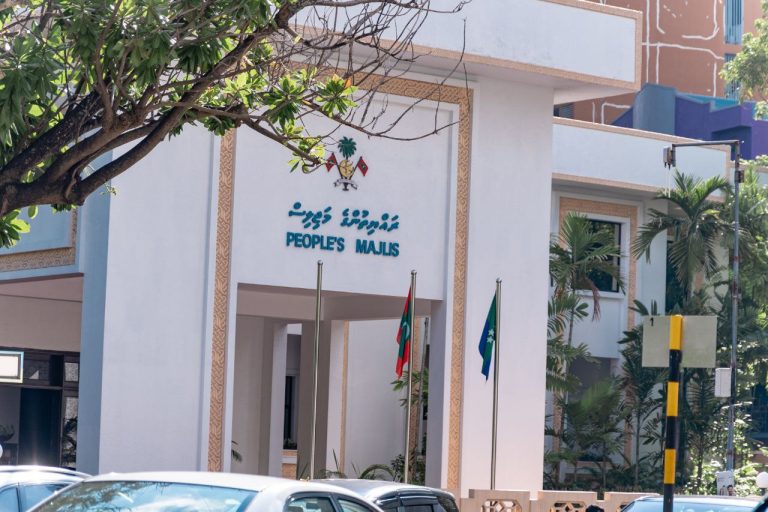 ތަންފީޒުކުރަން ދަތިތަކެއް ހުރިކަމަށް ވިދާޅުވެ، ގުނަވަން ޓްރާންސްޕްލާންޓްކުރުމުގެ ބިލު އަނބުރާ މަޖިލީހަށް