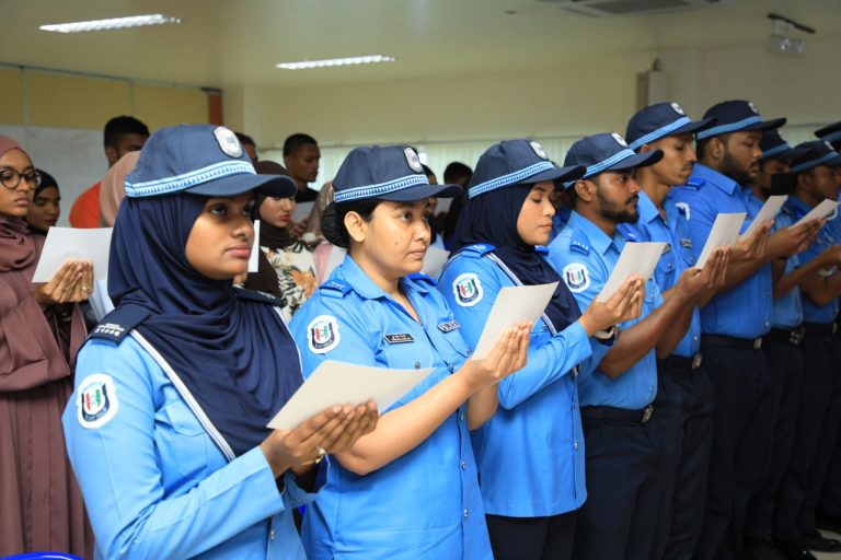 ފުލުހުންގެ އިދާރީ ހިންގުން ހަރުދަނާކުރުމުގެ ގޮތުން މުޅި އޮނިގަނޑު އަލުން ފަރުމާކޮށްފި