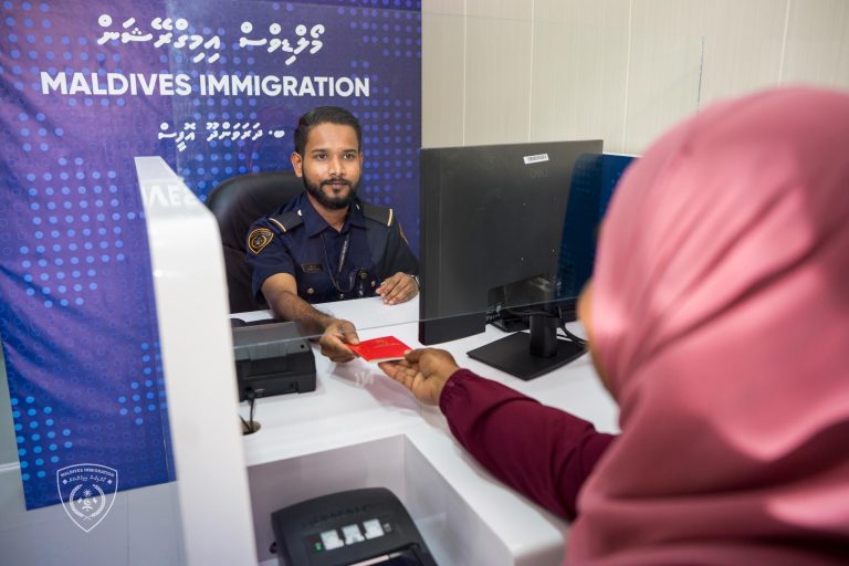 ދަރަވަންދޫގައި ޕާސްޕޯޓުގެ ޚިދުމަތް ފަށައިފި