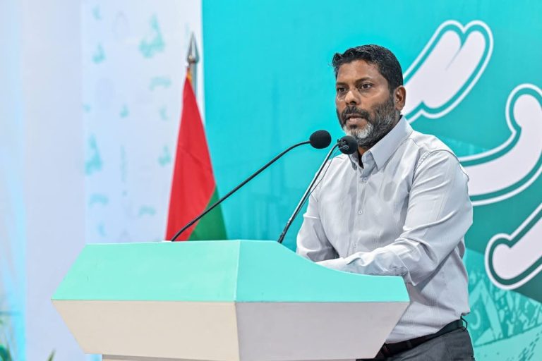 މެންބަރުންގެ ސިޔާސީ ފިކުރަށް ބެލުމެއްނެތި ސަރުކާރުން އިސްކުރާނީ ގައުމީ ތަރައްގީ: ވަޒީރު ރާފިޢު