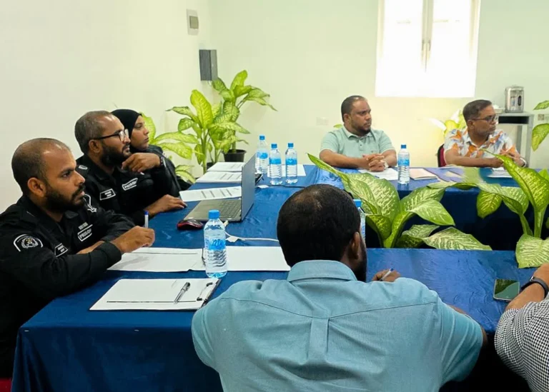 ޕެރޯލްއަށް ހުށަހެޅި ފަރާތްތަކުގެ ތެރެއިން ޝަރުތު ހަމަވާ ގައިދީންނާ އިންޓަވިއުކޮށްފި