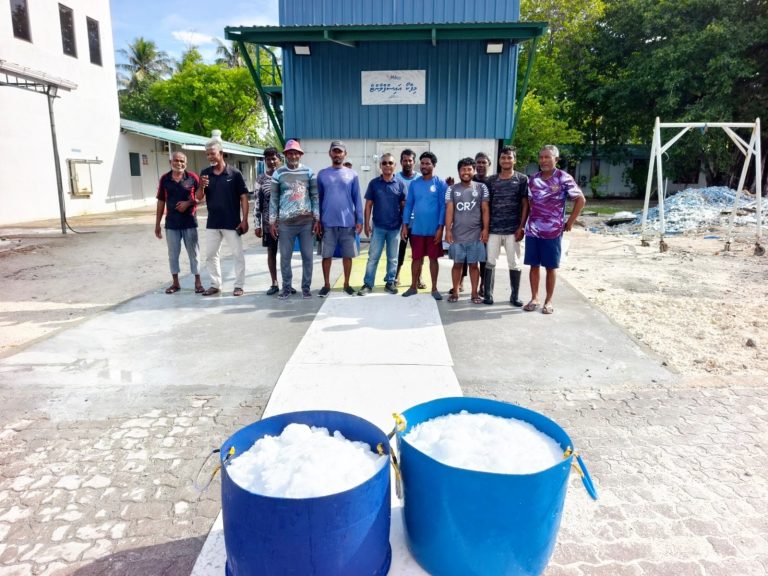 ކަނޑުއޮތްގިރީގައި ޤާއިމުކުރި އައިސްޕްލާންޓުން މަސްވެރިންނަށް އައިސް ދޫކުރަން ފަށައިފި