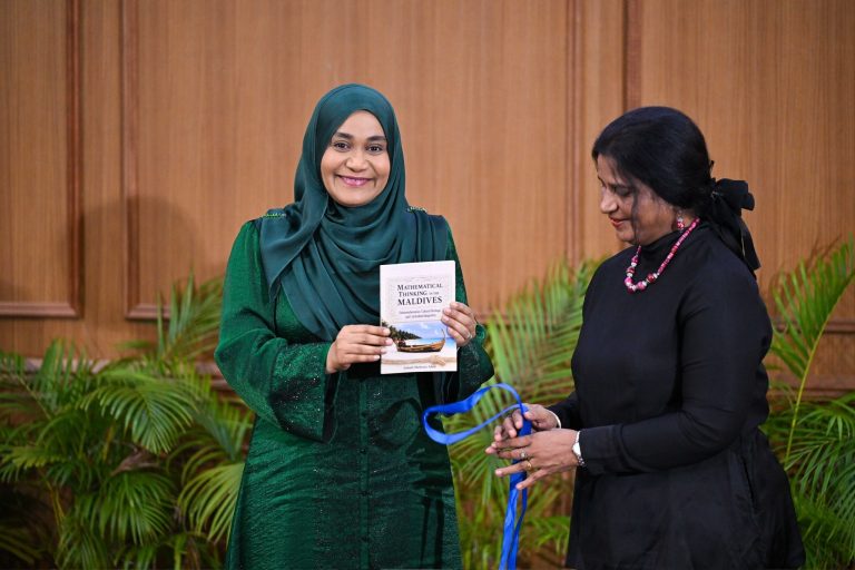 ދިވެހި ސަގާފަތާއި ހިސާބު ޢިލްމުގެ ގުޅުން ދައްކުވައިދޭ ތާރީޚީ ފޮތް ނެރެފި