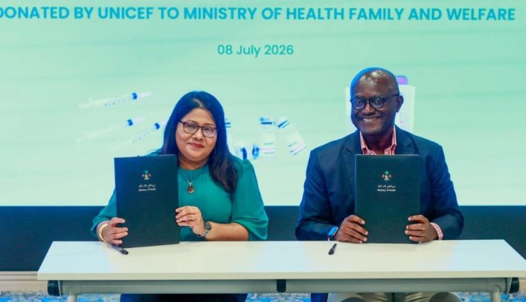 ހިމަބިހި ކޮންޓްރޯލް ކުރުމަށް ޔުނިސެފުން 28،000 ވެކްސިން ހަދިޔާކޮށްދީފި