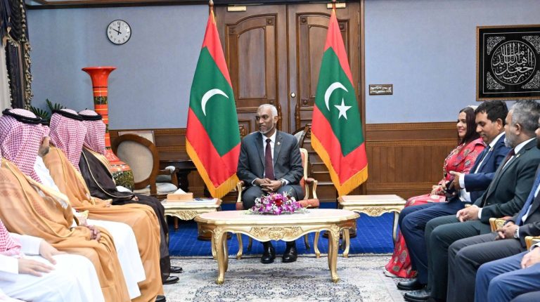 ސައުދީގެ ވަފުދެއް ރައީސްގެ އަރިހަށް އިޙްތިރާމުގެ ޒިޔާރަތެއް ކުރައްވައިފި