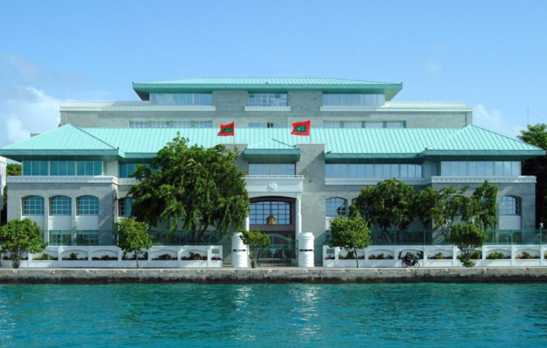 މައުލޫމާތު ނުދިންކަމަށް ބުނެ އައިކޮމްއިން ރައީސް އޮފީސް ޖޫރިމަނާކޮށްފި