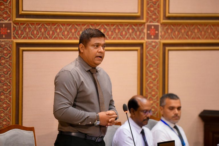 އެތެރޭގެ އުދުހުންތަކުގެ އަގު ކުޑަކުރުމަށް އޮތް ހުރަހަކީ ފަސިންޖަރުން މަދުވުން: ވަޒީރު އަމީން